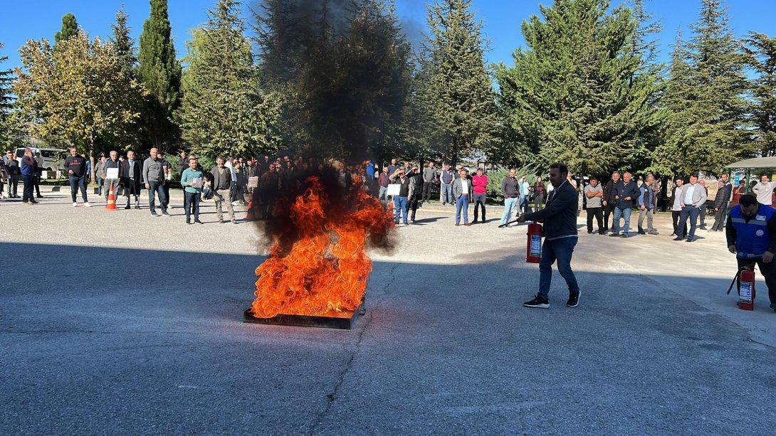 Adnan Güneşoğlu Kampüsünde Personel Tahliye ve Yangın Tatbikatı Yapıldı.