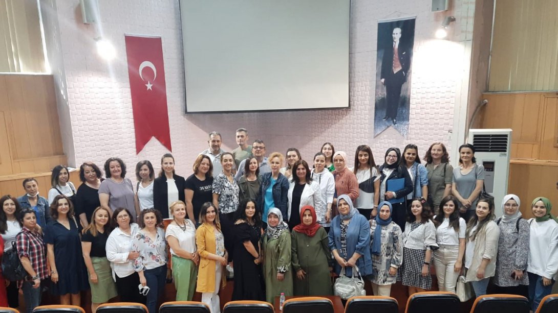 Okul Hemşirelerine Okullarda Sunulan Sağlık Hizmetlerinin Etkinliğinin Arttırılması Amacıyla Ankara'da Bölge Toplantısı Gerçekleştirildi.